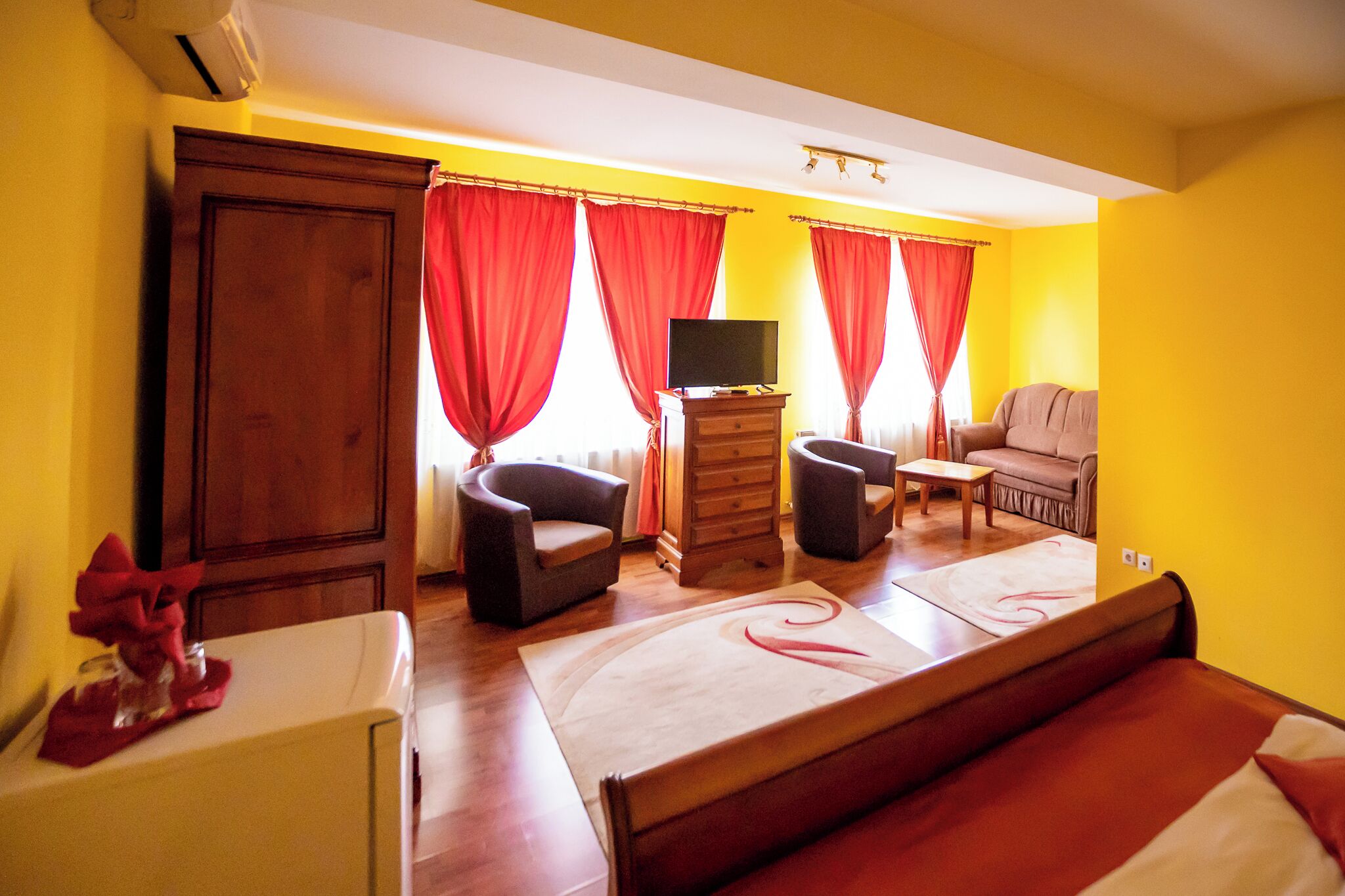 Kamar Double | Ruang kerja ramah laptop, setrika/meja setrika, dan Wi-Fi gratis