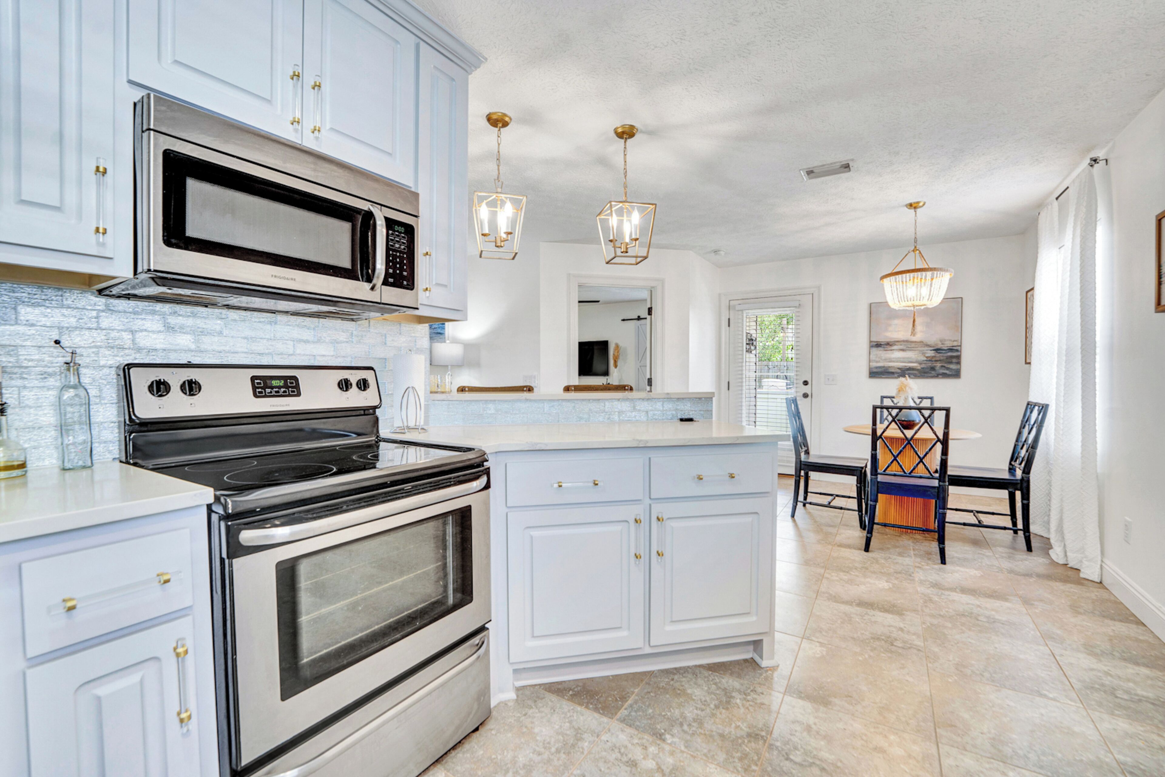 Fridge, microwave, stovetop, dishwasher