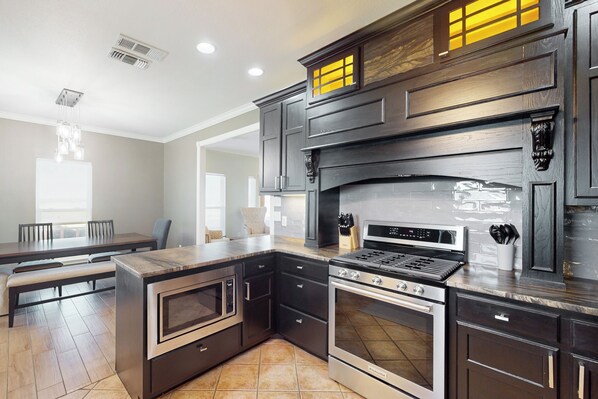 Fridge, microwave, stovetop, dishwasher