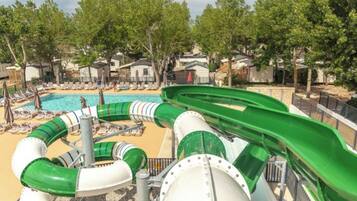 Seasonal outdoor pool, sun loungers, lifeguards on site