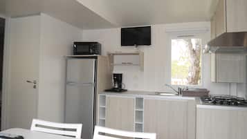 Comfort Mobile Home | Living area | 60-cm flat-screen TV with digital channels