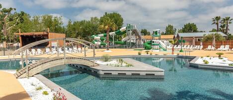 Seasonal outdoor pool, sun loungers, lifeguards on site