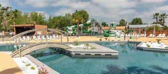 蓝色卡马尔格 - 勒格罗迪鲁瓦