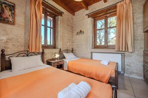 3 bedrooms, in-room safe, iron/ironing board, free WiFi - Villa Phaedra,Traditional Cretan Retreat,Private Pool (Prines)