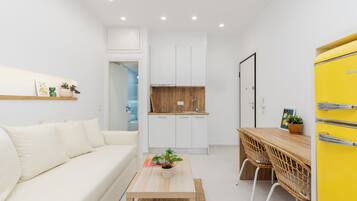 Superior Studio, Balcony, City View | Living area