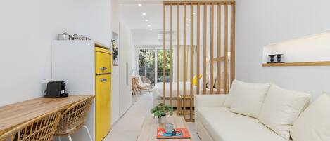 Estudio superior, balcón, vistas a la ciudad | Zona de estar