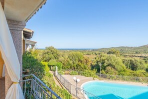 Pool - Holiday Home 'Trilocale Luana' with Sea View, Shared Pool and Air Conditioning (Maiorca)