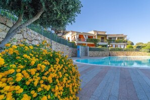 Pool - Holiday Home 'Trilocale Luana' with Sea View, Shared Pool and Air Conditioning (Maiorca)