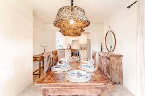 Charming 2-bed countryside retreat with fireplace and walks