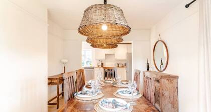 Charming 2-bed countryside retreat with fireplace and walks