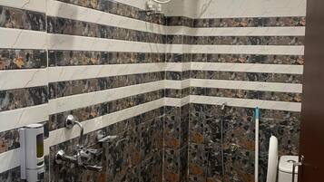 Family Room | Bathroom