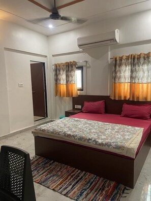 Deluxe Room | Free WiFi - Shree Mahidev Palace (Ayodhya)