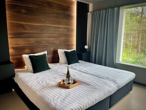 4 bedrooms, desk, iron/ironing board, free WiFi