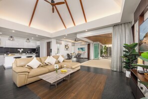 Villa Design, 2 chambres, piscine privée, vue piscine | Coin séjour | Télévision