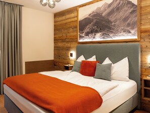 Classic Double Room, Balcony | In-room safe, blackout drapes, iron/ironing board, free WiFi