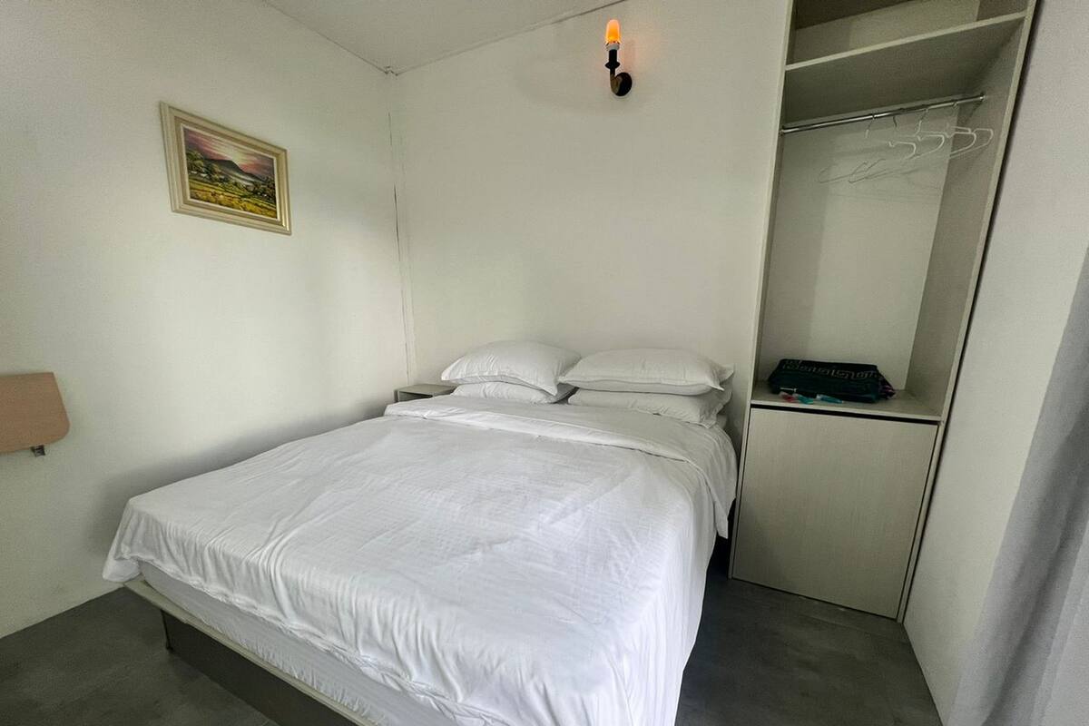 Habitación triple | Escritorio, wifi gratis y ropa de cama