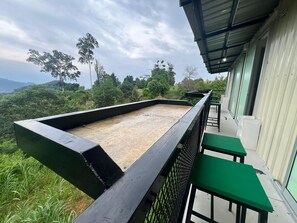 Habitación con 2 camas individuales | Escritorio, wifi gratis y ropa de cama 