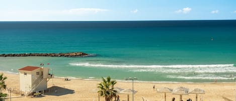 Apartment, Balcony, Beach View | Interior