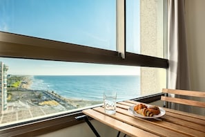 Apartment | Interior - Haifa Beachside Stay by Sea N' Rent (Haifa)