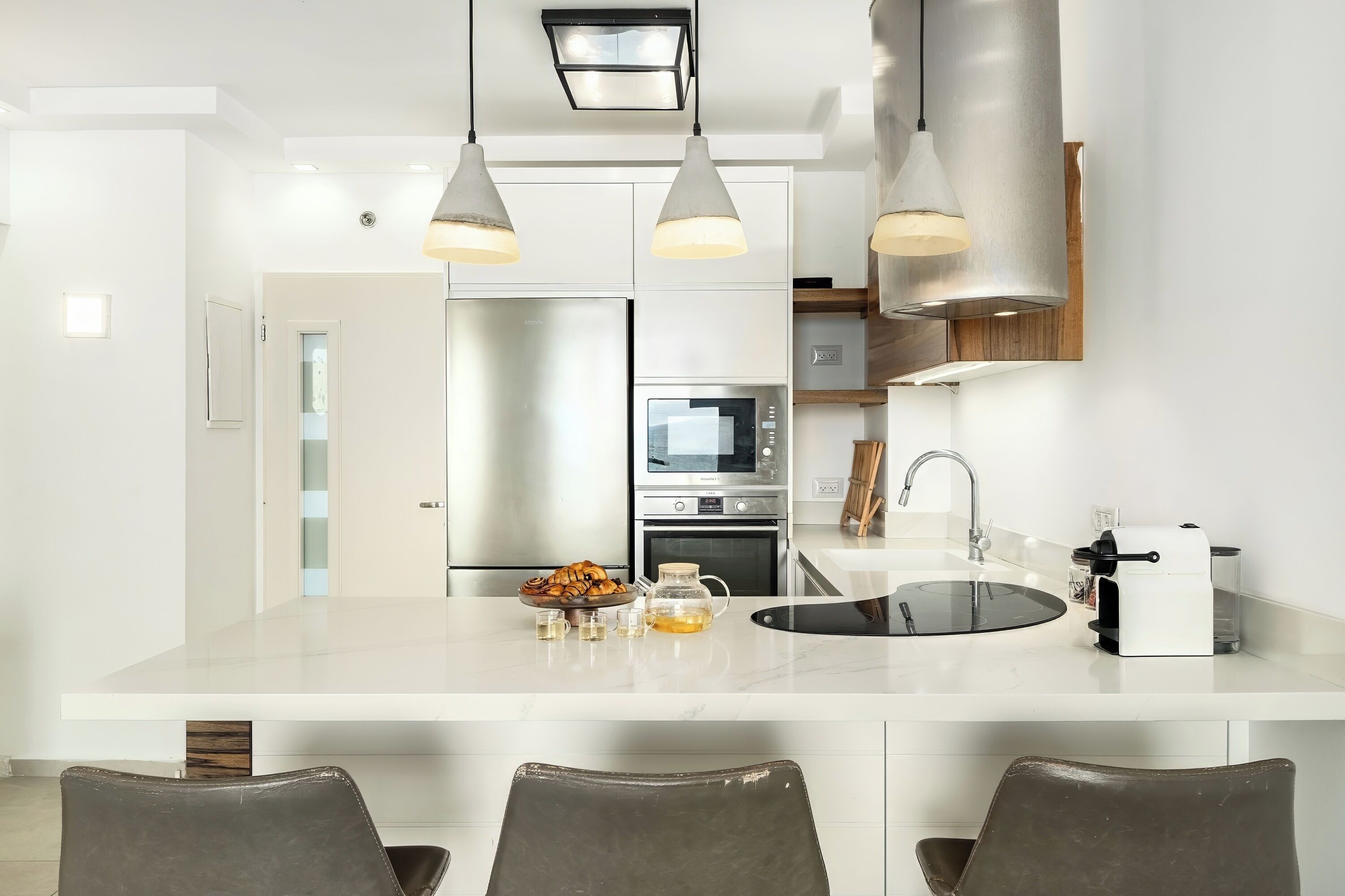 Apartment, Balcony, Beach View | In-room dining