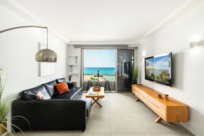 Living area - Haifa Beachside Stay by Sea N' Rent (Haifa)