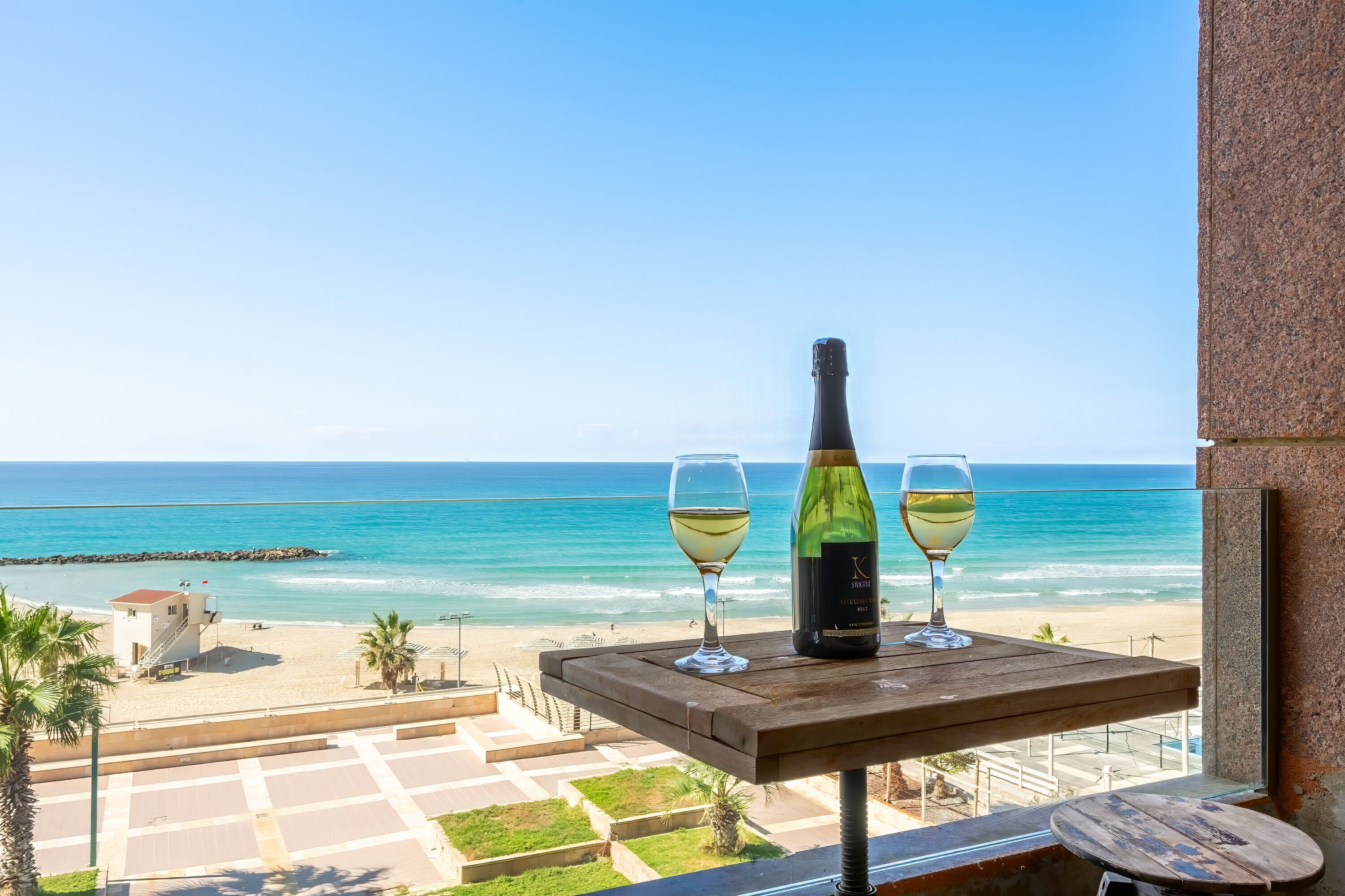 Apartment, Balcony, Beach View | Interior