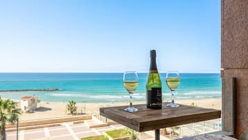 Apartment, Balcony, Beach View | Interior