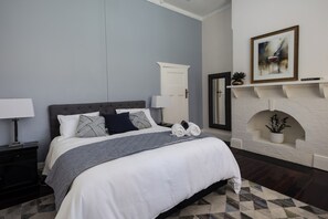 Room - Hope House is a large spacious villa in the Heart of Clare. (Clare)