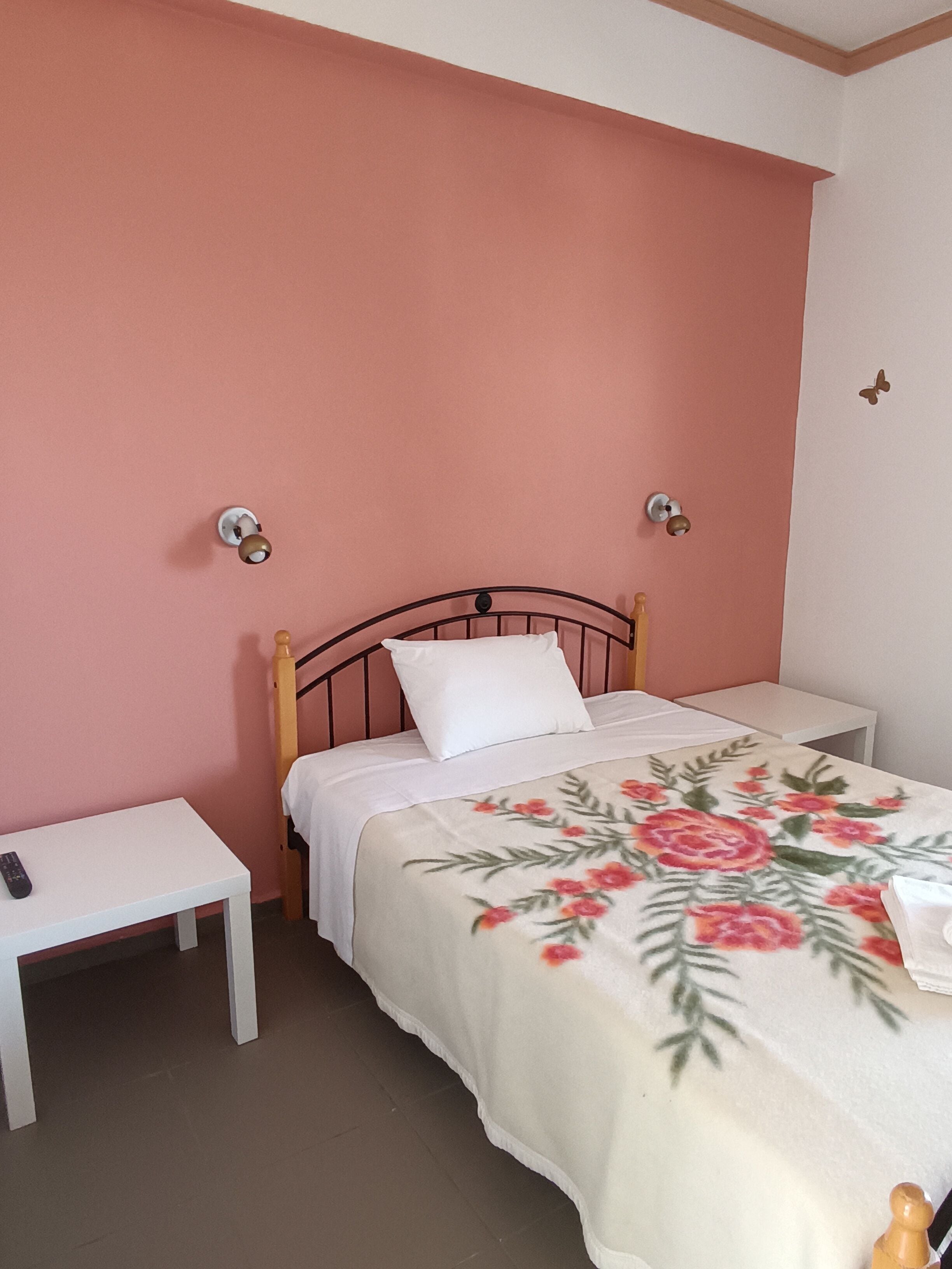 Habitación triple clásica, balcón, vistas parciales al mar | Wifi gratis