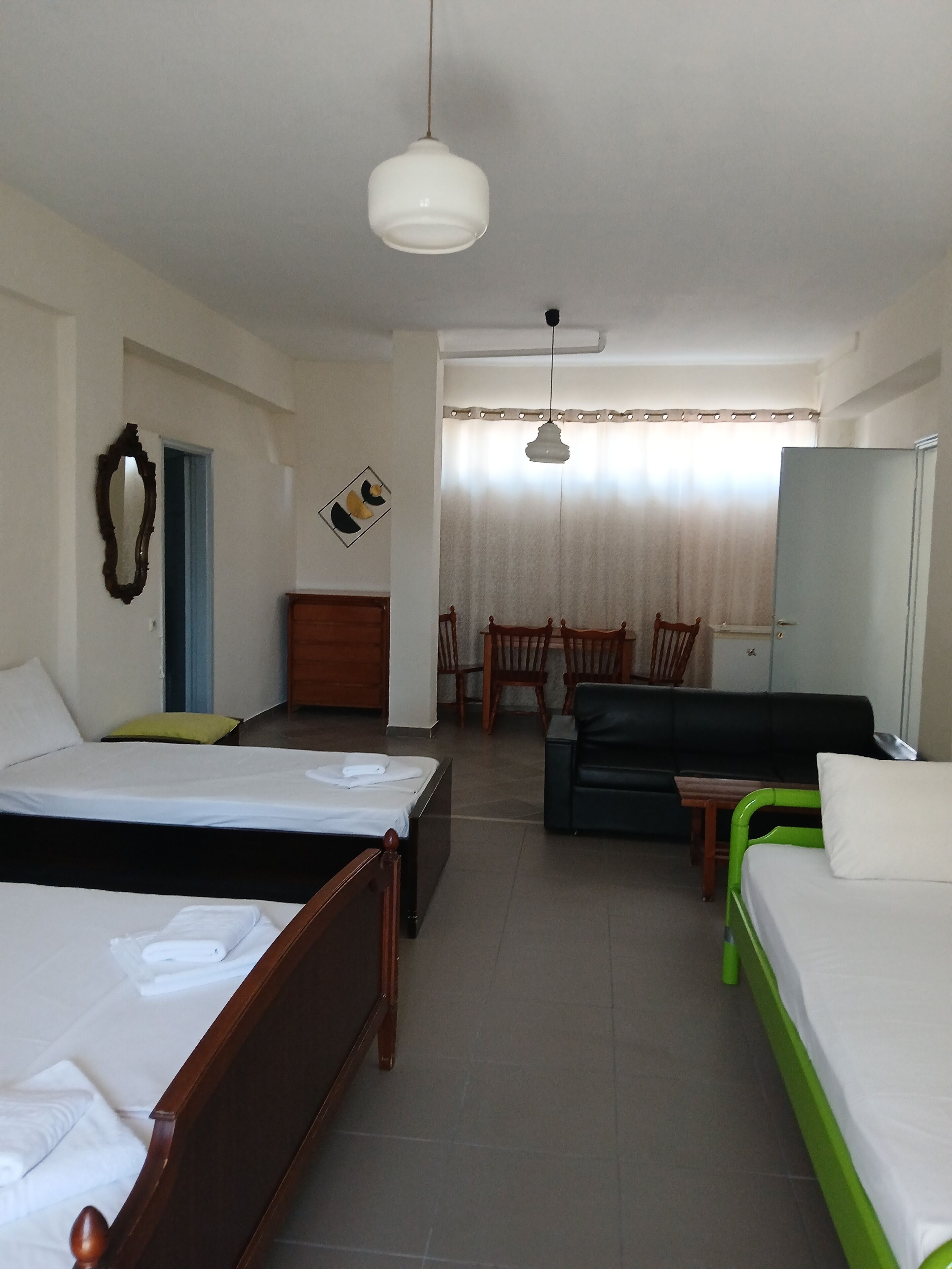 Habitación cuádruple estándar, balcón, vistas al patio | Wifi gratis