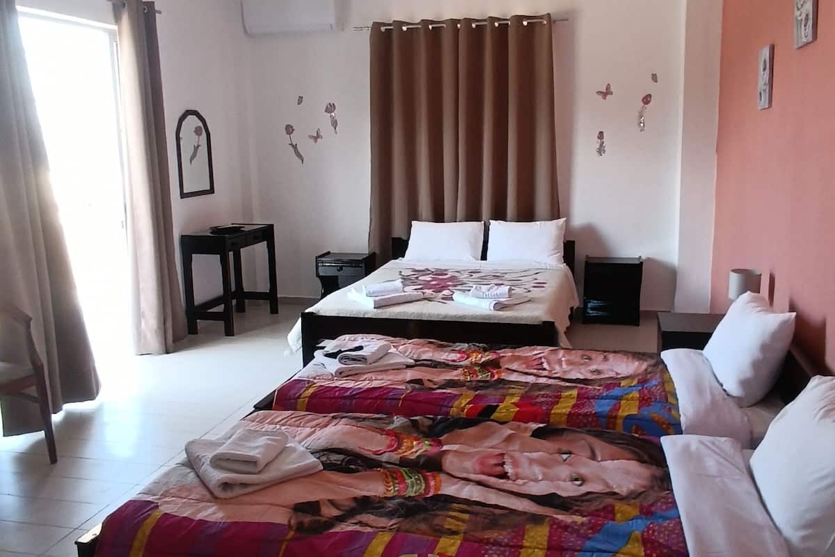 Habitación cuádruple Confort, balcón, vista al mar | Wifi gratis