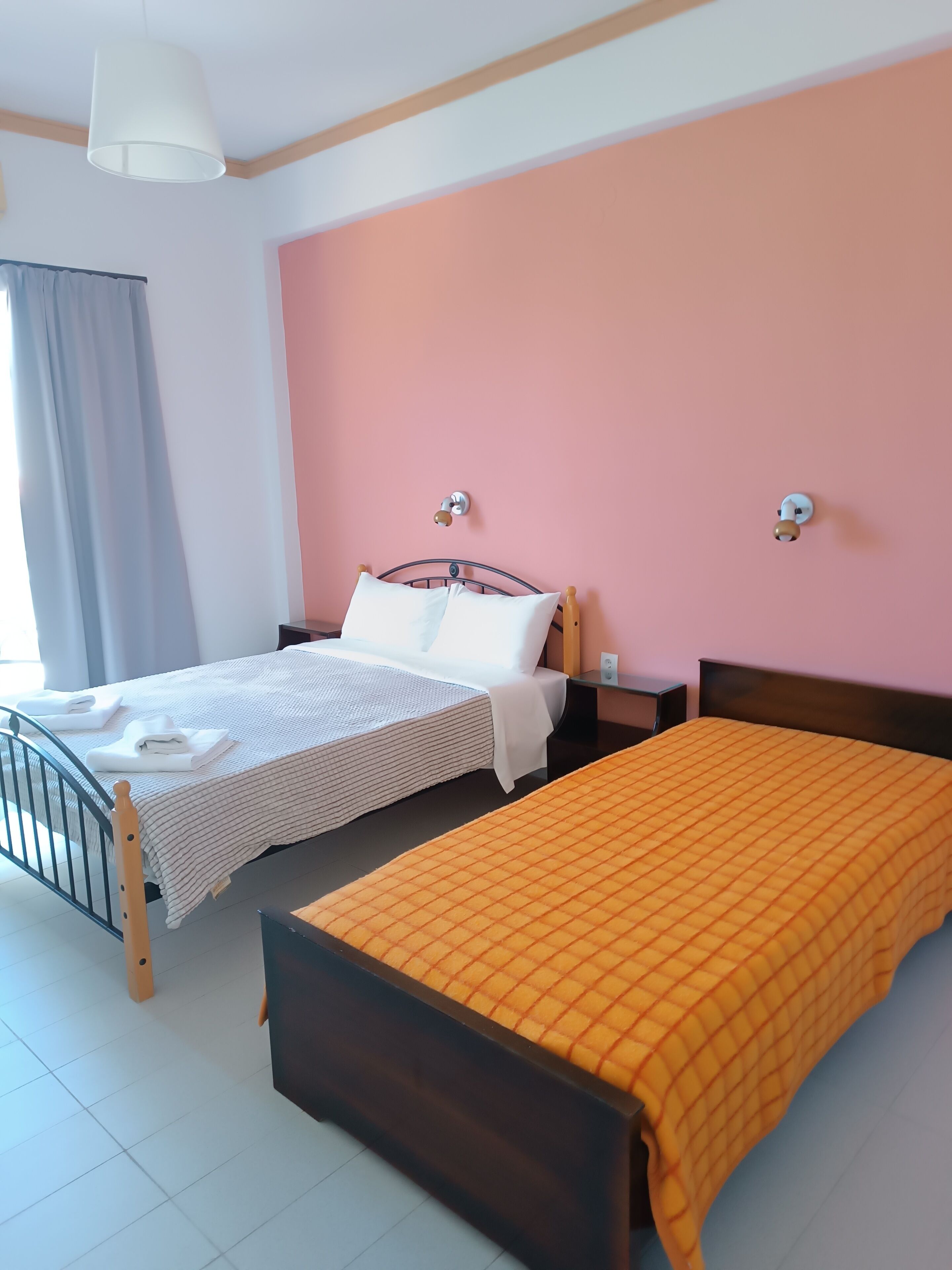 Habitación superior, balcón, vistas parciales al mar | Wifi gratis