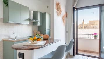 Réfrigérateur, four, plaque de cuisson, cafetiÚre/bouilloire