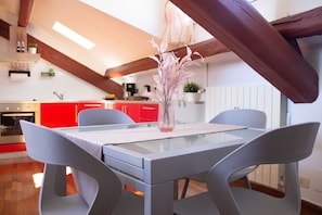 Dining - Bright loft 5 minutes from Milano Centrale, modern and well-connected by metro (Milano)
