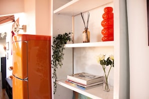 Interior - Bright loft 5 minutes from Milano Centrale, modern and well-connected by metro (Milano)