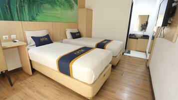 Superior Twin Room | Desk, laptop workspace, free WiFi, bed sheets
