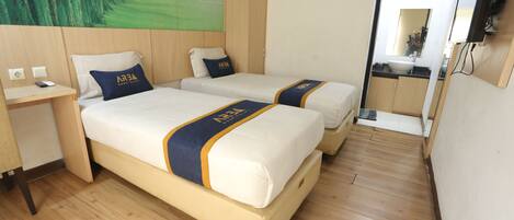 Kahden hengen superior-huone (kaksi sänkyä) | Työpöytä, kannettavalle tietokoneelle sopiva työtila, ilmainen Wi-Fi