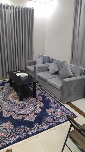 Suite económica, vistas al valle | Servicio de comidas en la habitación