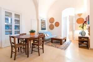 Dining - Holiday Home 'Villa Riggia - La Masseria' with Wi-Fi and Air Conditioning (Nardò)
