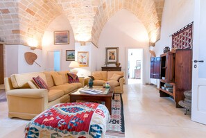 Living area - Holiday Home 'Villa Riggia - La Masseria' with Wi-Fi and Air Conditioning (Nardò)