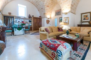 Living area - Holiday Home 'Villa Riggia - La Masseria' with Wi-Fi and Air Conditioning (Nardò)