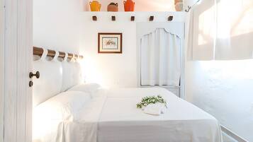 1 slaapkamer, een strijkplank/strijkijzer, beddengoed