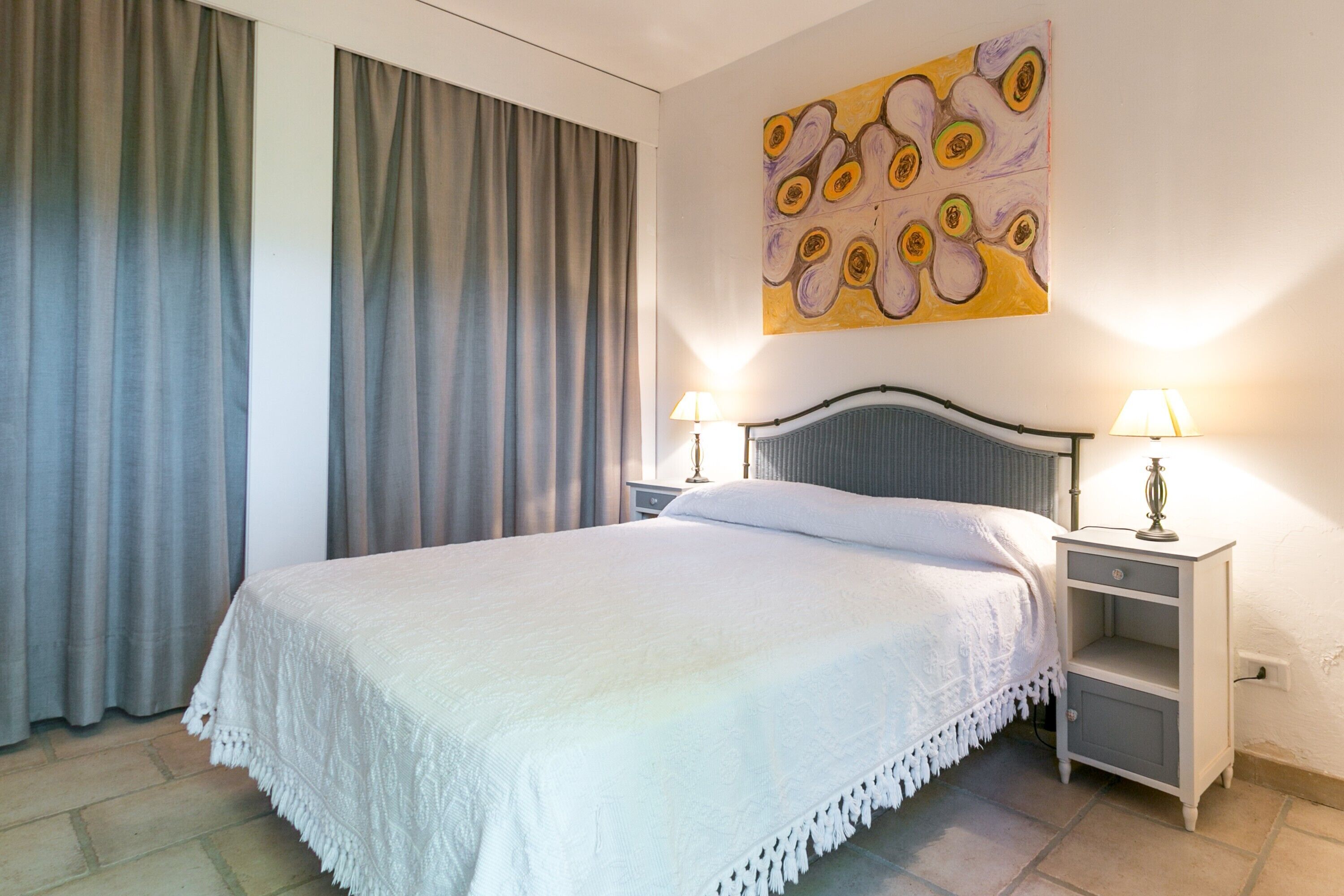 1 camera, ferro/asse da stiro, lenzuola