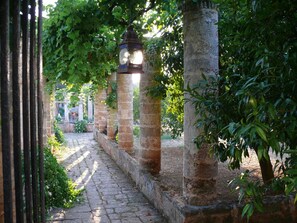 Property grounds - Holiday Home 'Villa Riggia - Ground Floor' (Nardò)