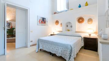 1 slaapkamer, een strijkplank/strijkijzer, beddengoed