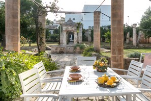 Outdoor dining - Villa 'Riggia - Dependance Agrumeto' with Wi-Fi (Nardò)