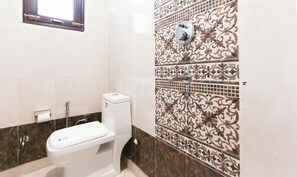 Deluxe Double or Twin Room, City View | Bathroom | Shower, rainfall showerhead, free toiletries, slippers