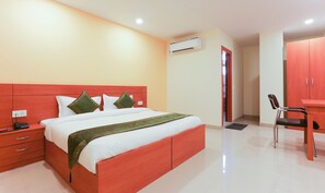 Quarto casal ou duplo superior, vista para a cidade | Escrivaninha, espaço de trabalho para notebook, quartos à prova de som