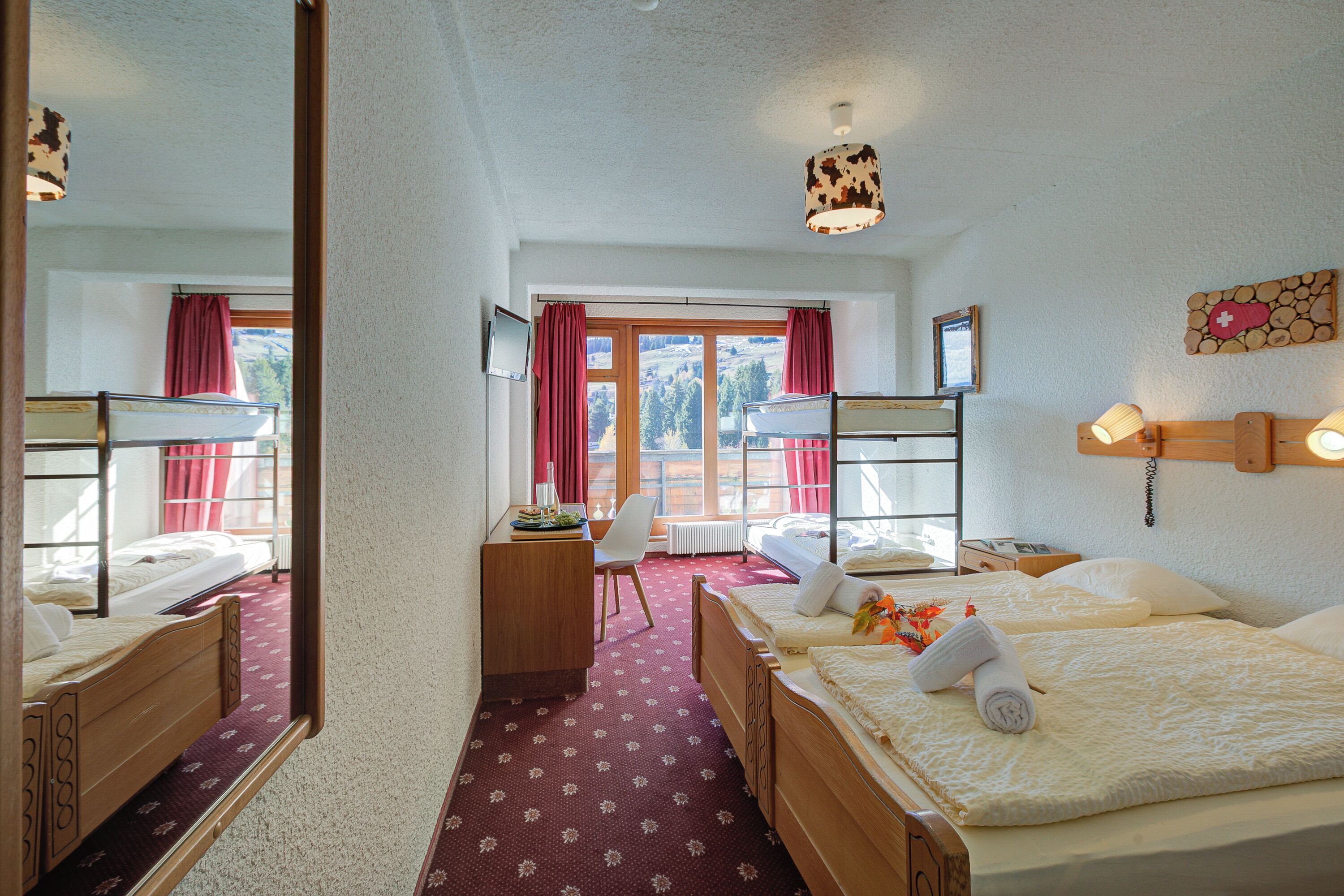 Estudio familiar, vista a la montaña (Family Rooms With Balcony) | Wifi gratis y ropa de cama 