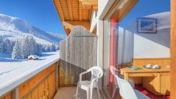 Family Studio, Mountain View (Grand Family Loft & Balcony Ski) | Balcony